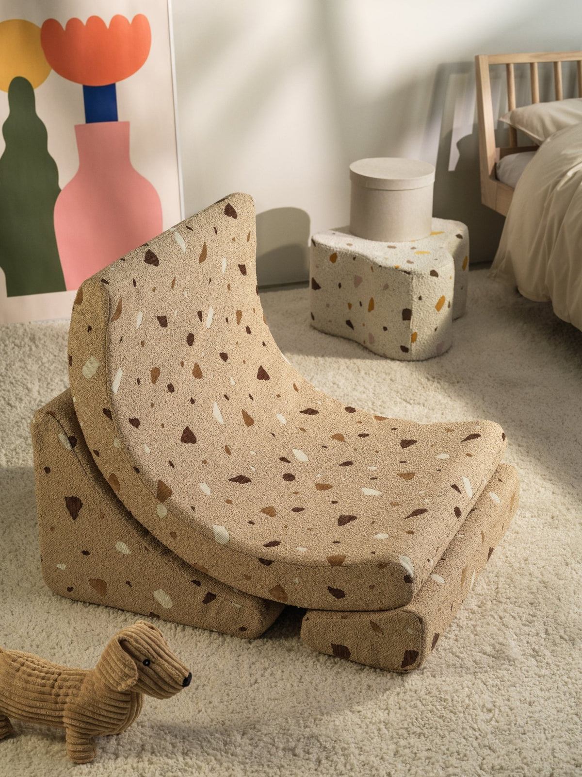 Fauteuil lune pour enfant en tissu beige Terrazzo - Wigiwama - The Cool Republic