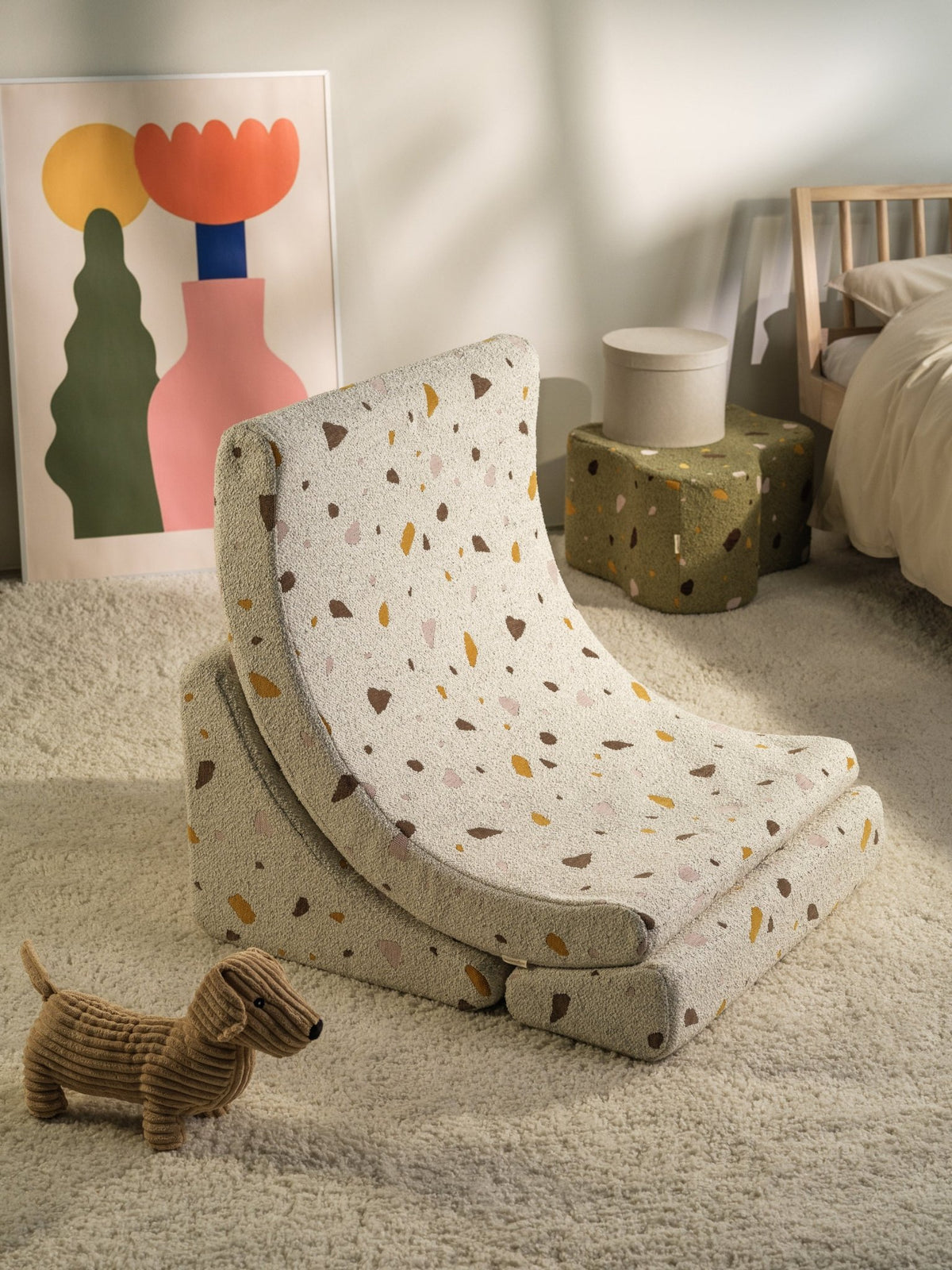 Fauteuil lune pour enfant en tissu blanc Terrazzo - Wigiwama - The Cool Republic
