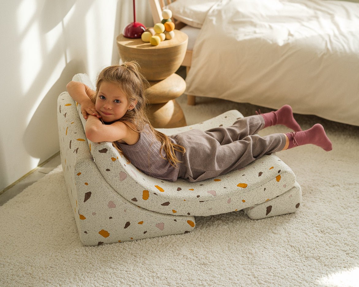 Fauteuil lune pour enfant en tissu blanc Terrazzo - Wigiwama - The Cool Republic