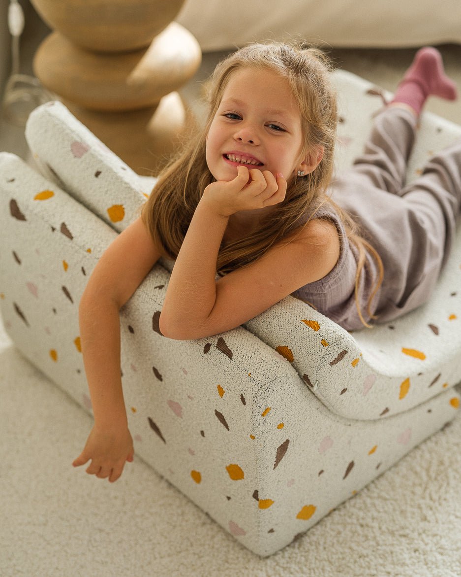 Fauteuil lune pour enfant en tissu blanc Terrazzo - Wigiwama - The Cool Republic