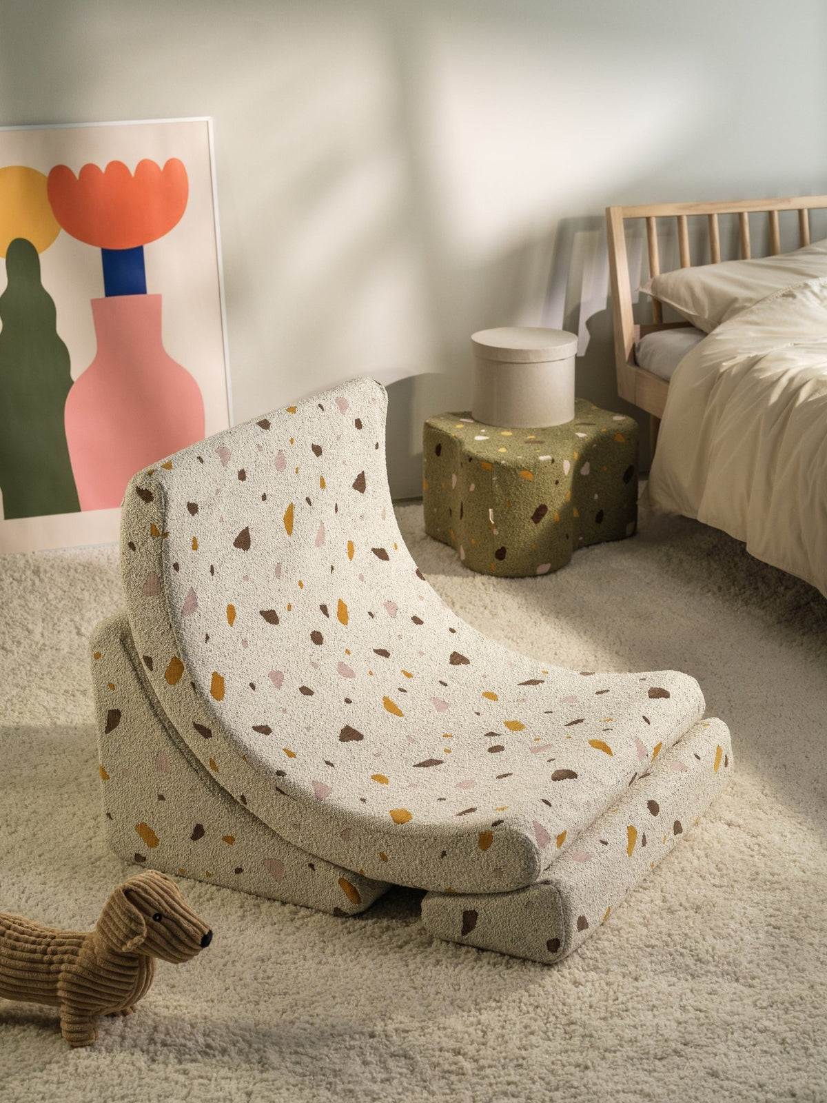 Fauteuil lune pour enfant en tissu blanc Terrazzo - Wigiwama - The Cool Republic