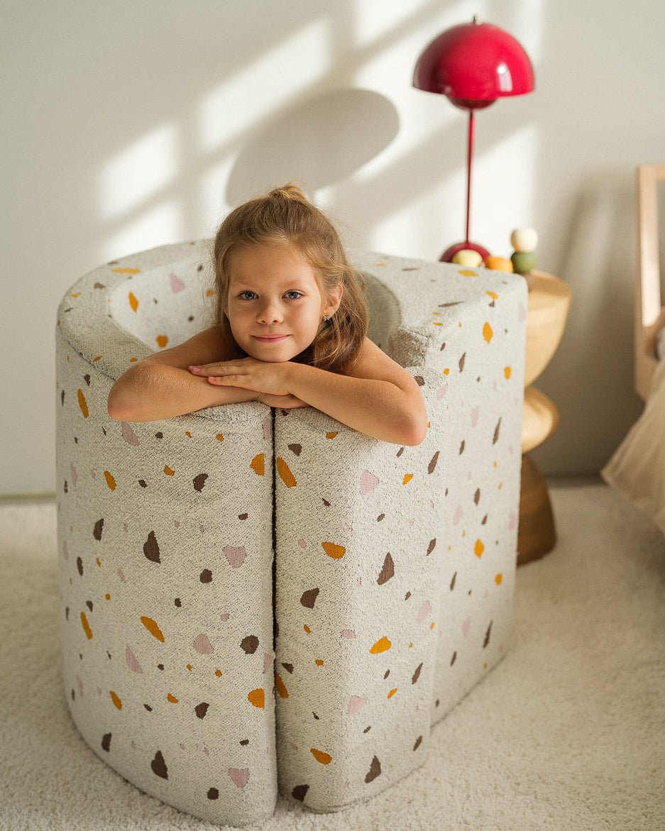 Fauteuil lune pour enfant en tissu blanc Terrazzo - Wigiwama - The Cool Republic