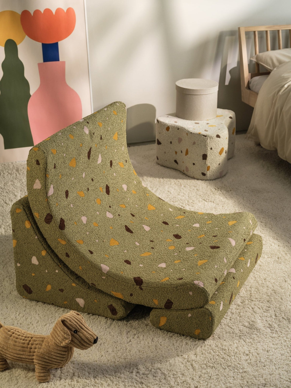 Fauteuil lune pour enfant en tissu vert Terrazzo - Wigiwama - The Cool Republic