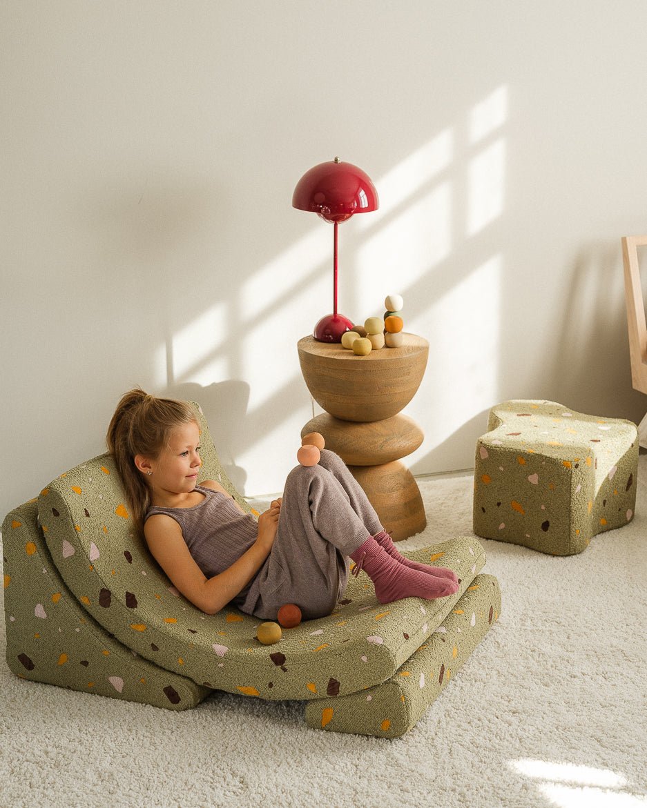 Fauteuil lune pour enfant en tissu vert Terrazzo - Wigiwama - The Cool Republic
