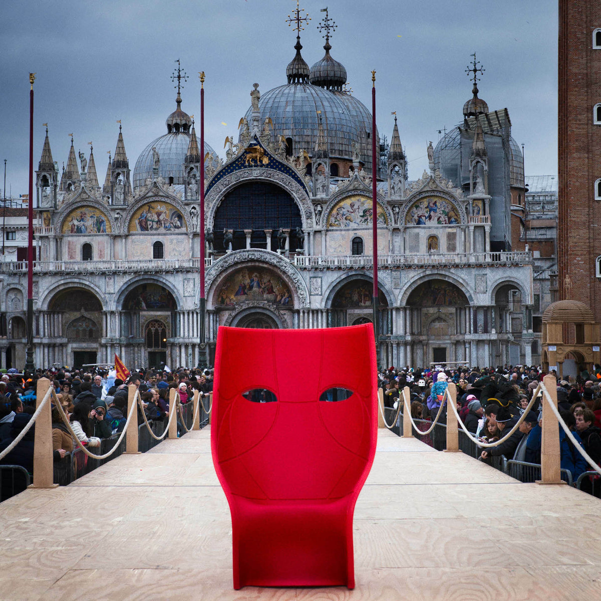 Fauteuil masque rouge 135 cm Nemo - Driade - The Cool Republic
