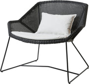 Fauteuil noir avec coussins blancs Breeze lounge - Cane - Line - The Cool Republic