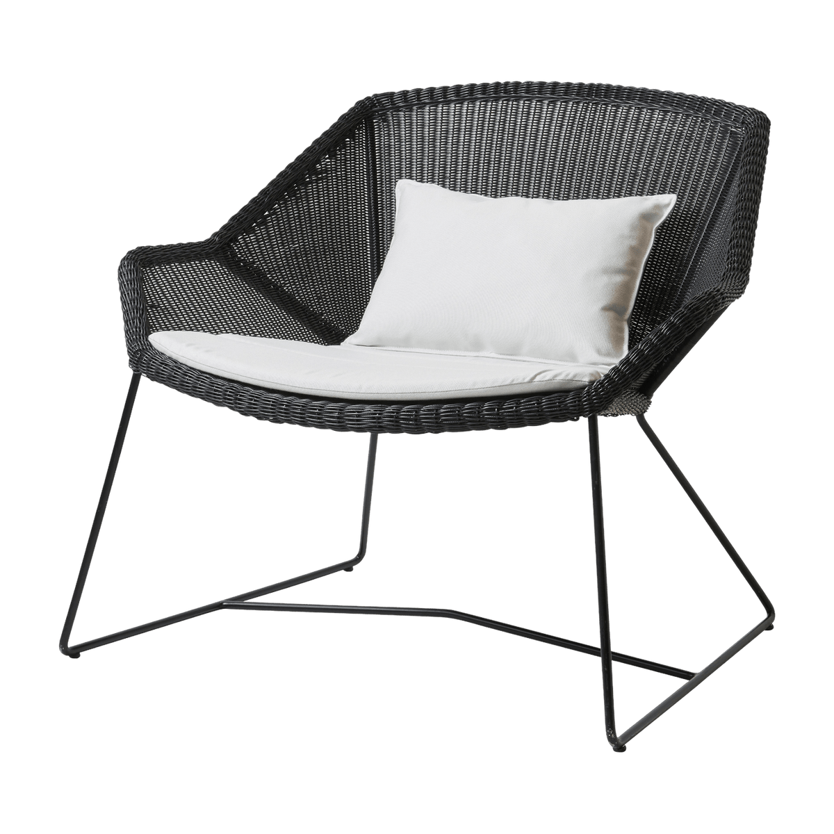 Fauteuil noir avec coussins blancs Breeze lounge - Cane-Line - The Cool Republic