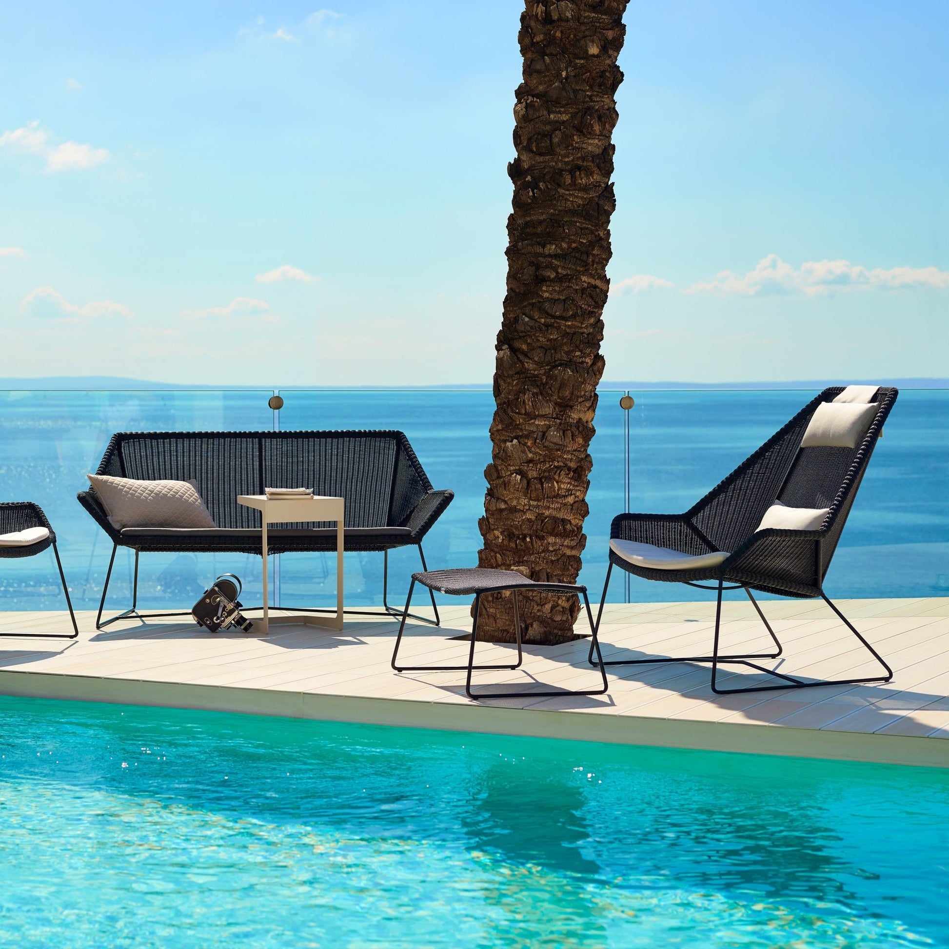 Fauteuil noir Breeze Highback - Cane-Line - The Cool Republic