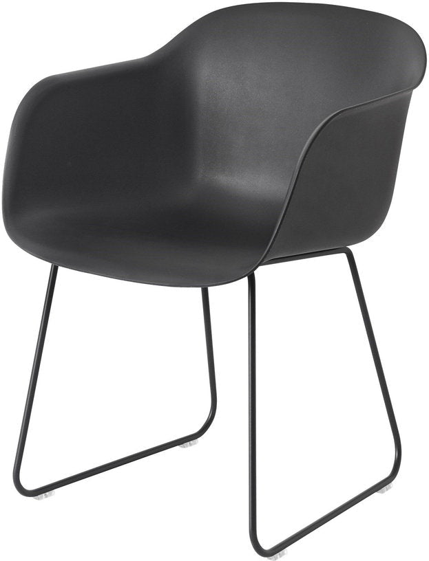 Fauteuil noir piétement traîneau Fiber - Muuto - The Cool Republic
