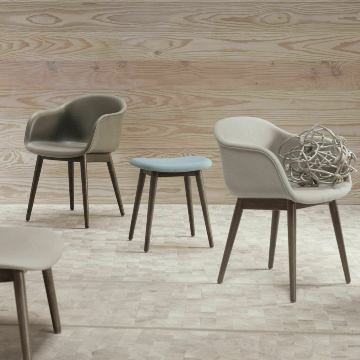 Fauteuil ochre piétement en chêne foncé Fiber - Muuto - The Cool Republic