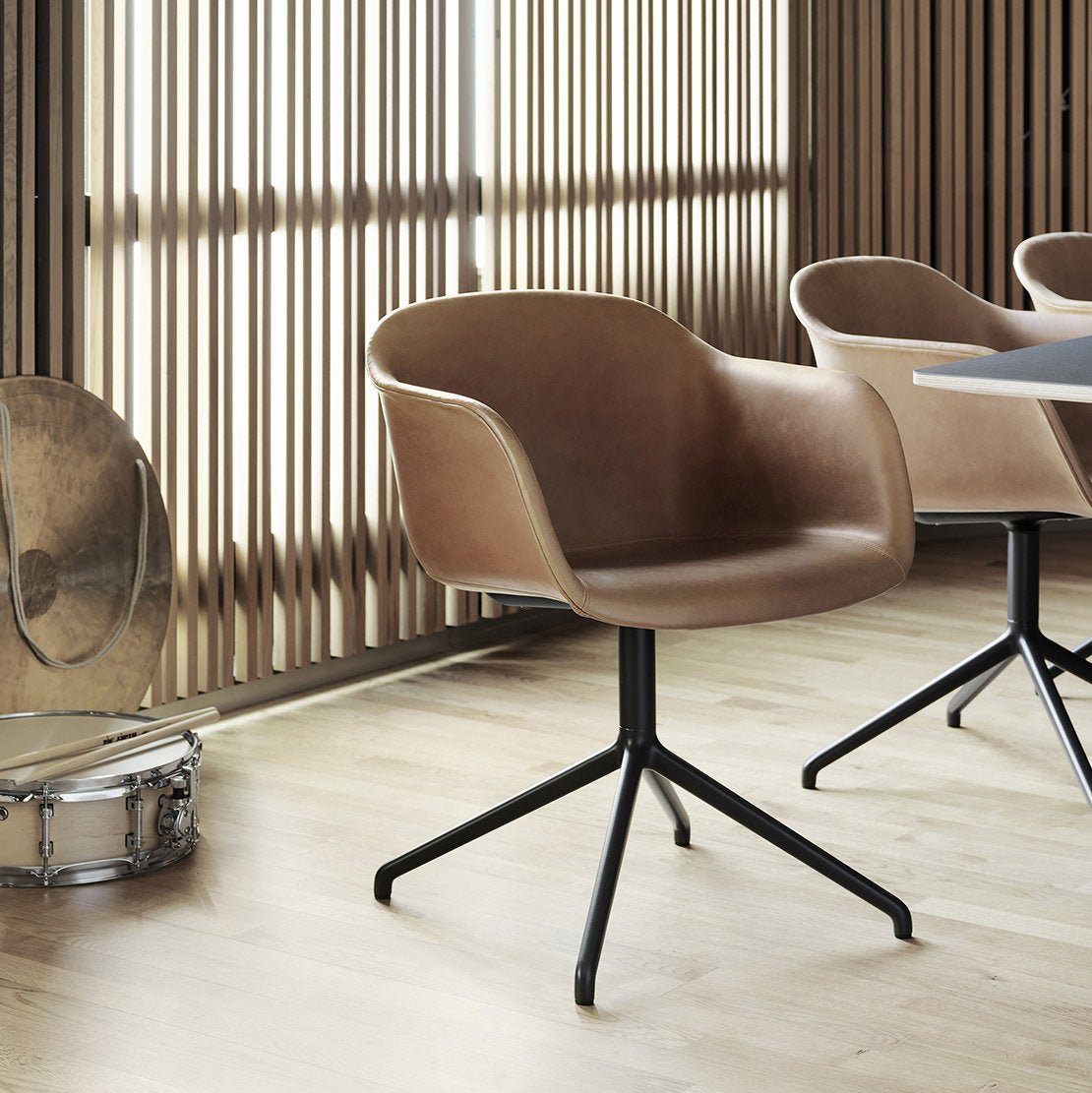 Fauteuil ocre piétement pivot Fiber - Muuto - The Cool Republic