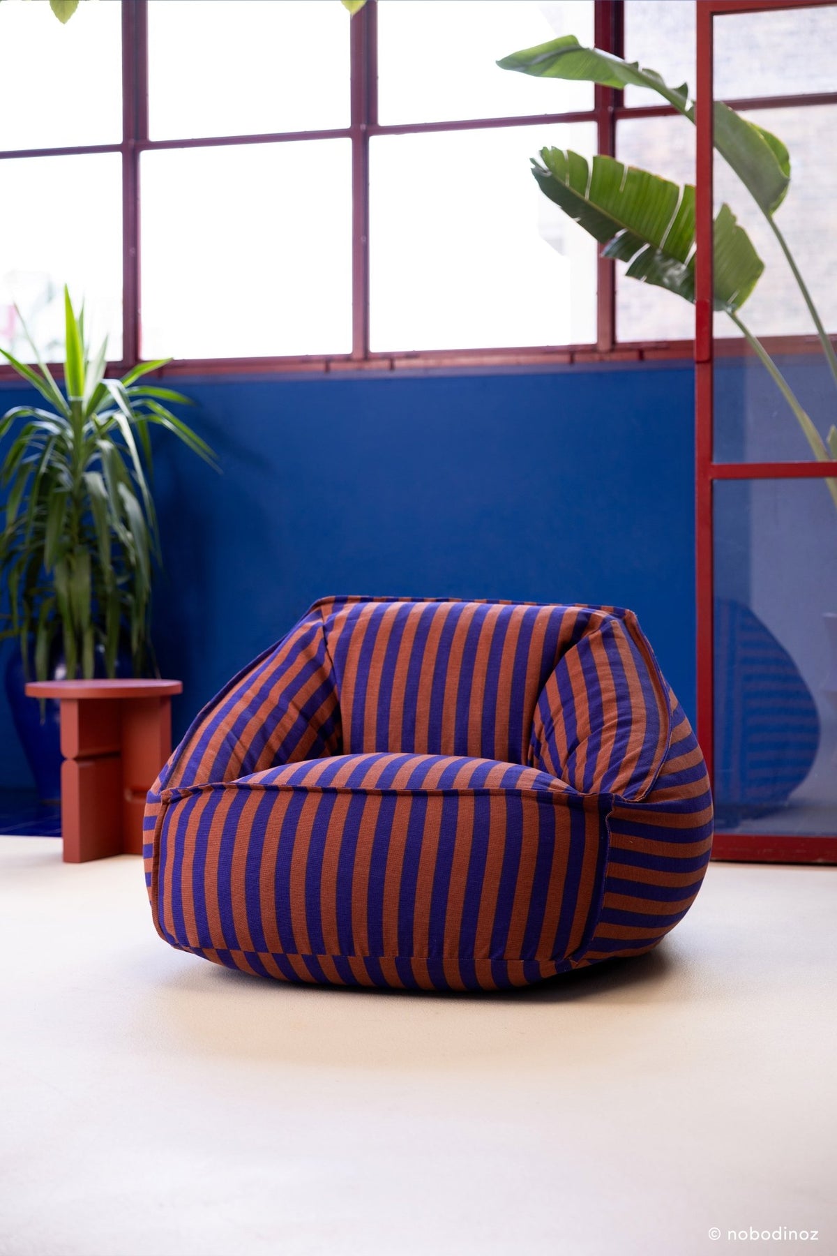 Fauteuil pouf en coton à rayures bleu et bordeaux 105 x 105 x 60 cm Ziggy - Nobodinoz - The Cool Republic