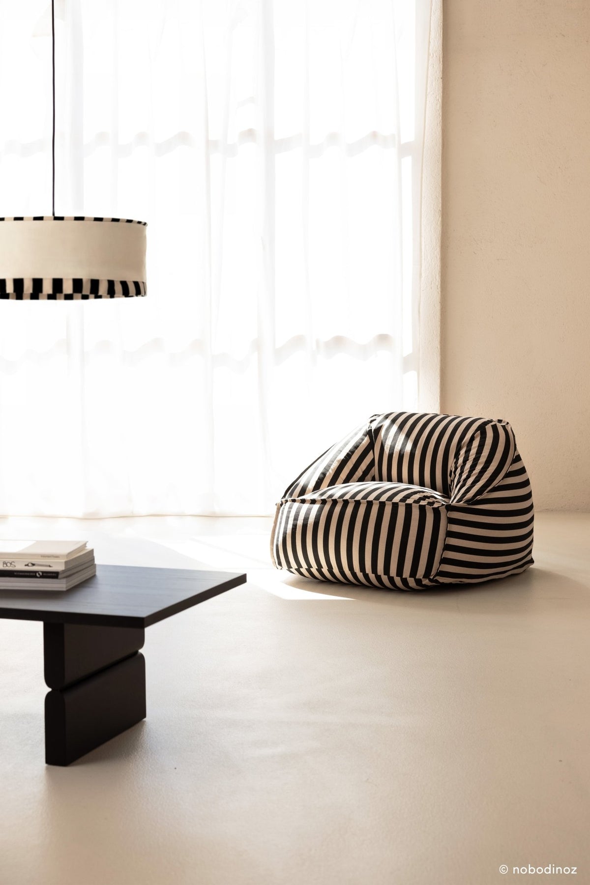 Fauteuil pouf en coton à rayures noir et beige 105 x 105 x 60 cm Ziggy - Nobodinoz - The Cool Republic