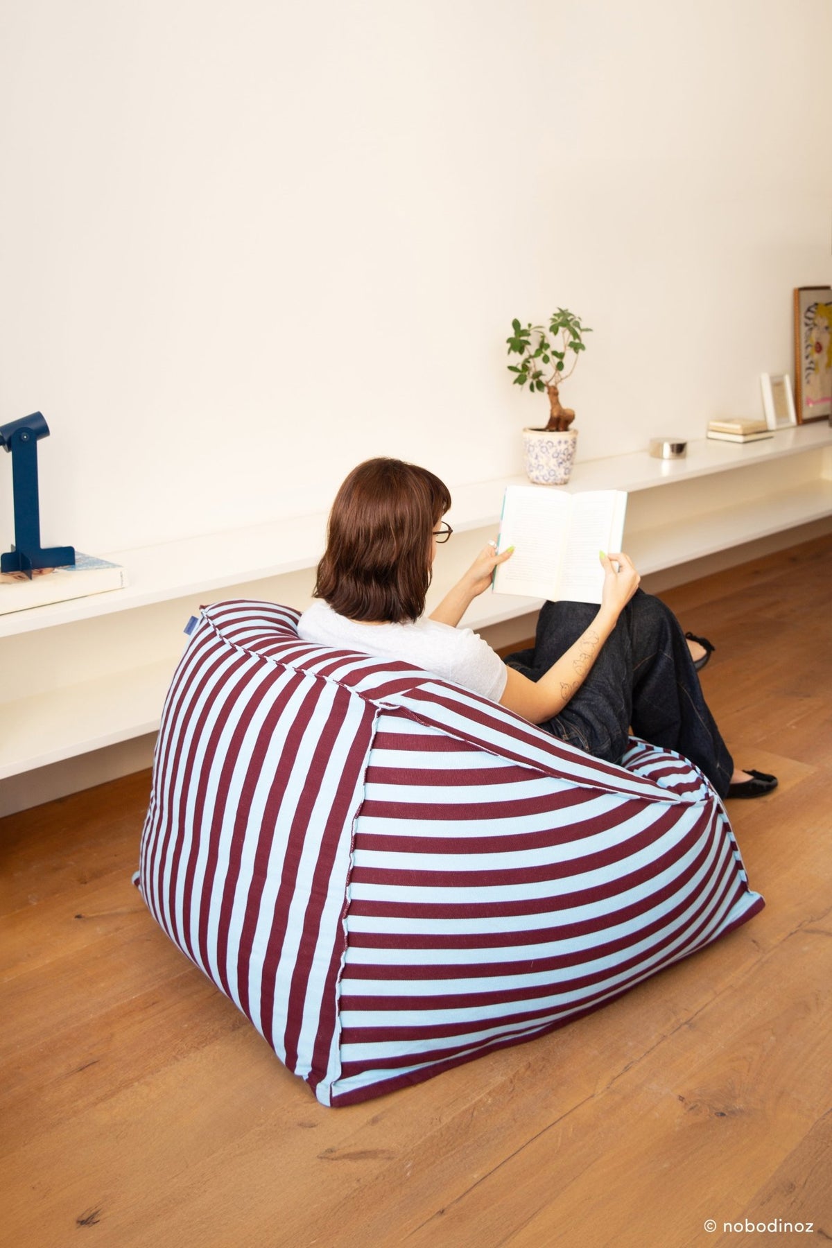 Fauteuil pouf en coton à rayures rouge bordeaux et bleu 105 x 105 x 60 cm Ziggy - Nobodinoz - The Cool Republic