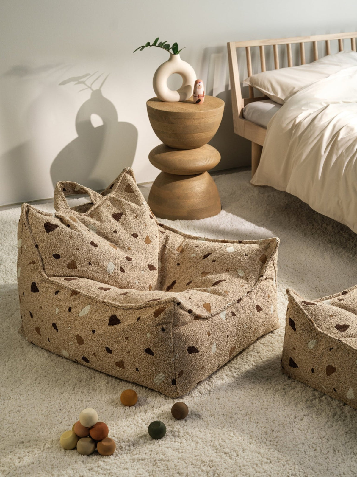 Fauteuil pouf poire pour enfant en tissu beige Terrazzo - Wigiwama - The Cool Republic