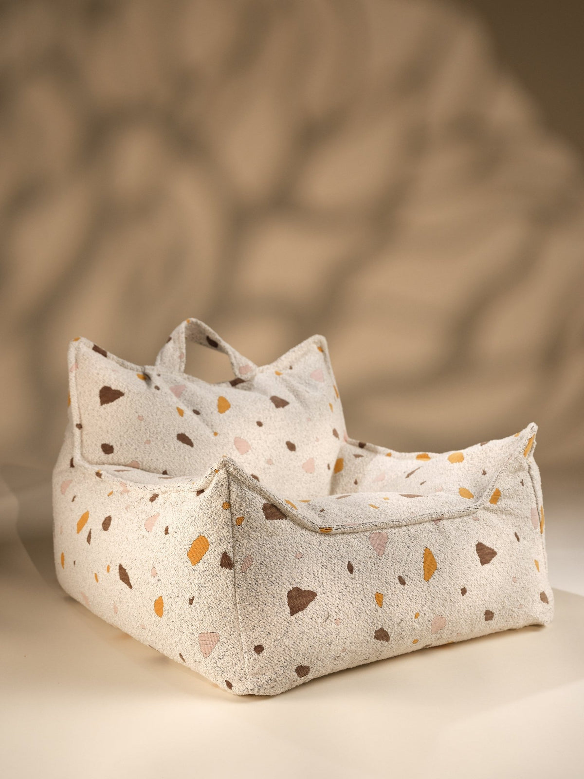 Fauteuil pouf poire pour enfant en tissu blanc Terrazzo - Wigiwama - The Cool Republic