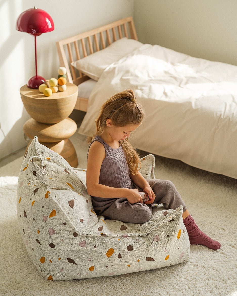 Fauteuil pouf poire pour enfant en tissu blanc Terrazzo - Wigiwama - The Cool Republic
