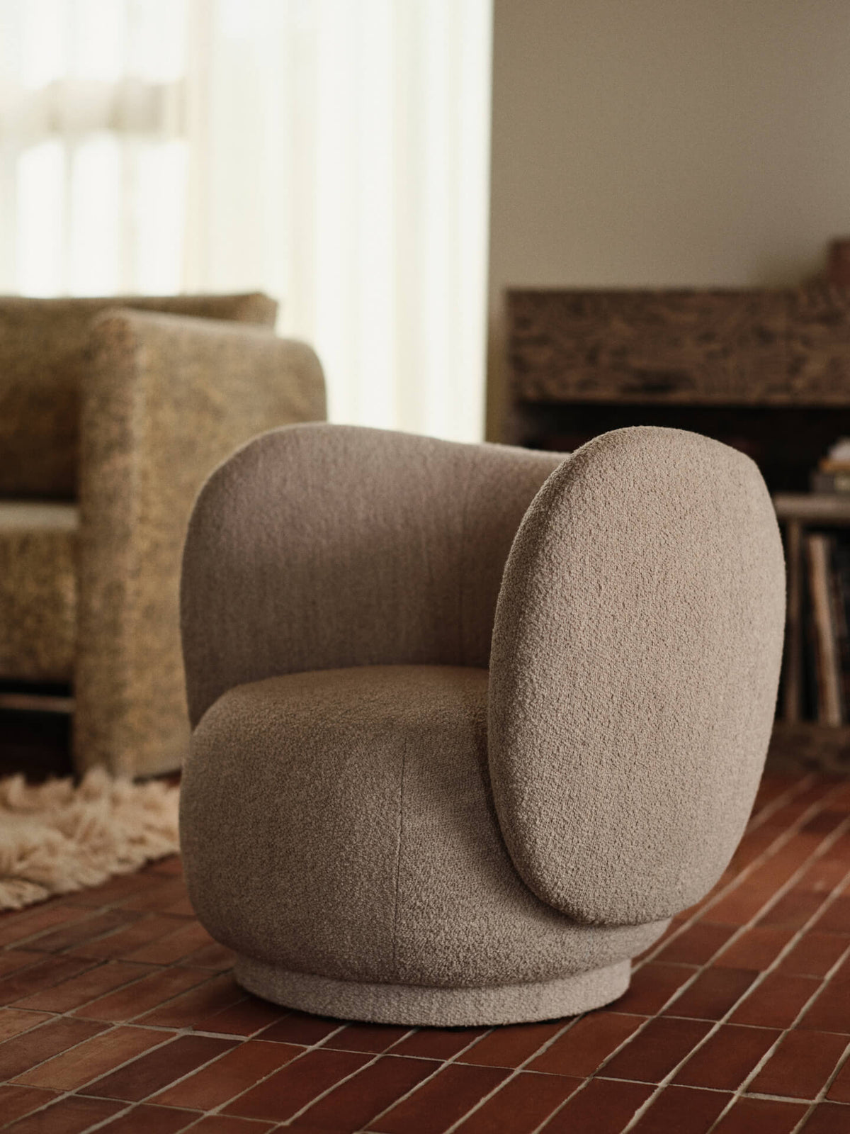 Fauteuil pour enfant en tissu bouclé beige Rico - Ferm Living - The Cool Republic