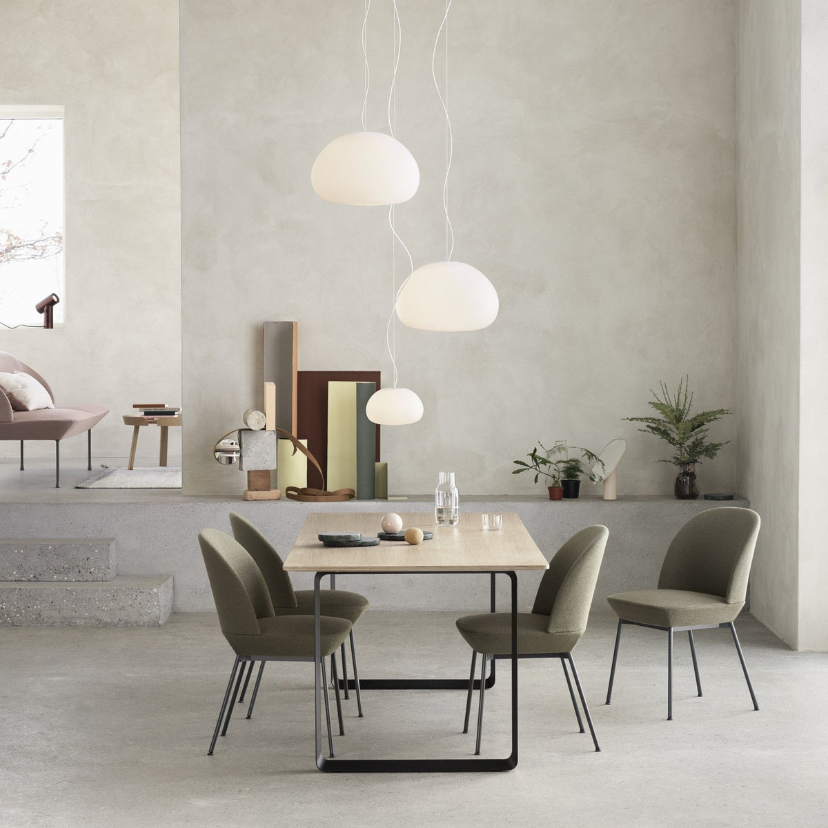 Fauteuil rose pieds gris clair Oslo - Muuto - The Cool Republic
