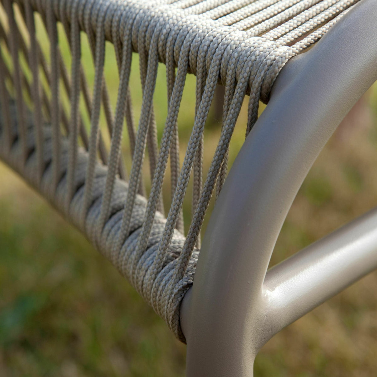 Fauteuil taupe Loop - Vincent Sheppard - The Cool Republic