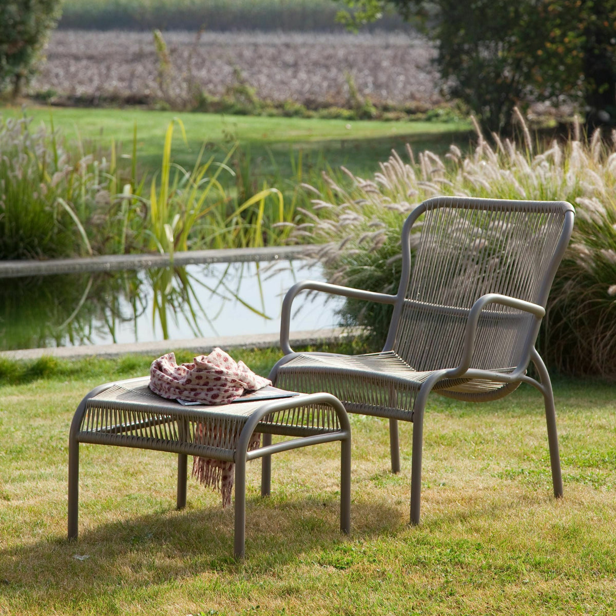 Fauteuil taupe Loop - Vincent Sheppard - The Cool Republic