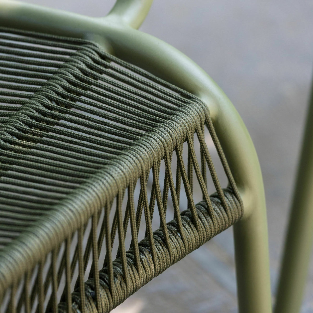 Fauteuil vert mousse Loop - Vincent Sheppard - The Cool Republic