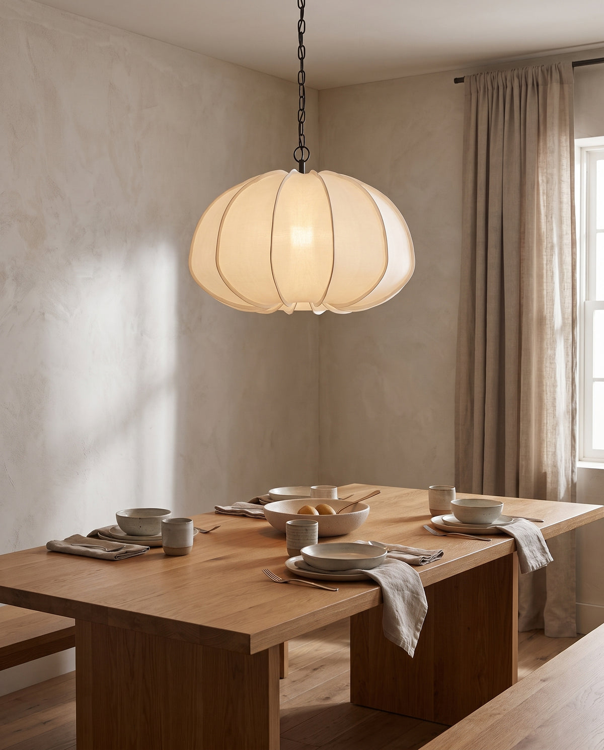 Suspension en acier fer forgé 66x43cm Bayu - Troy Lighting en situation