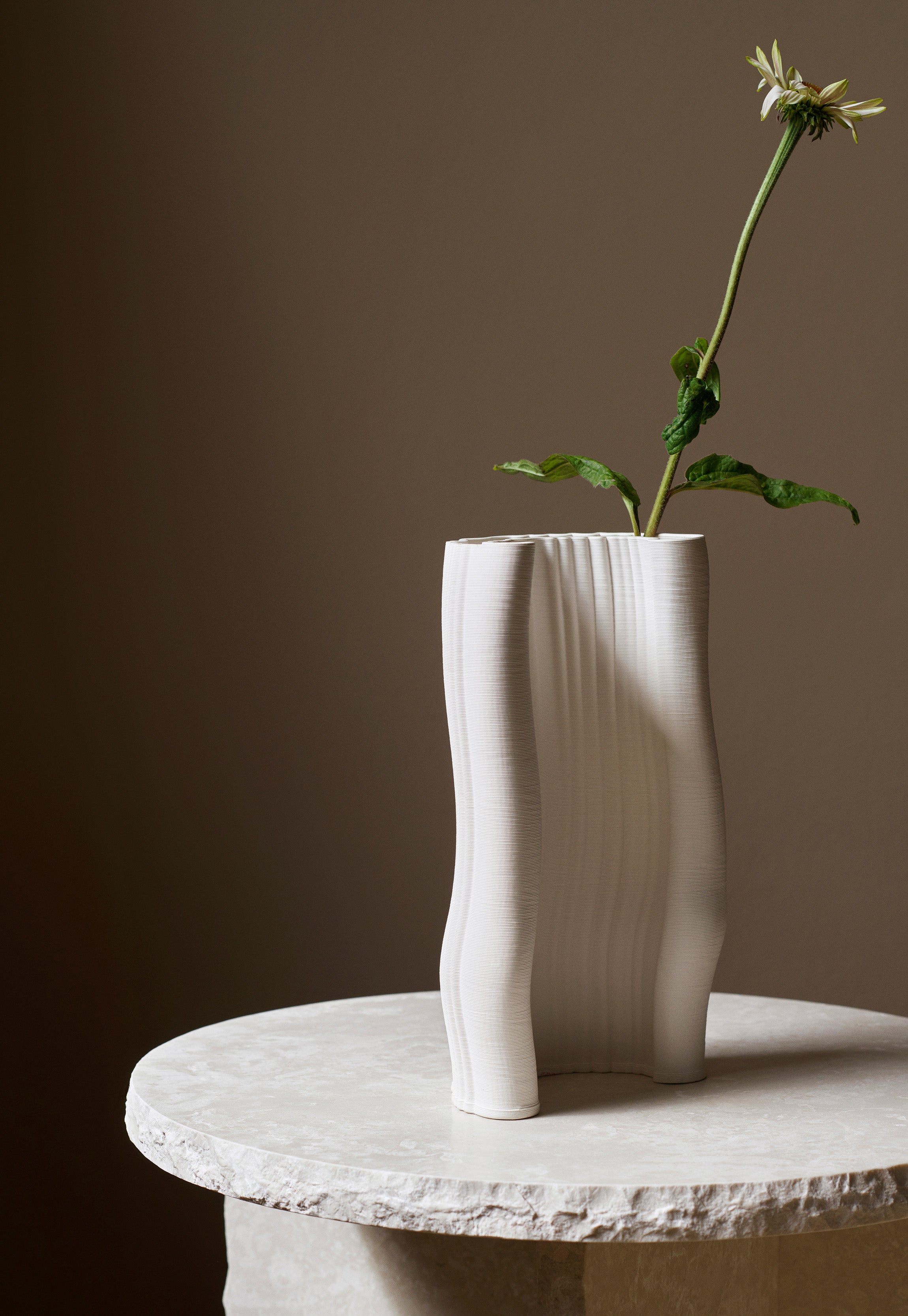 Vase en grès blanc 16 x 13,5 x 20 cm Moire - Ferm living