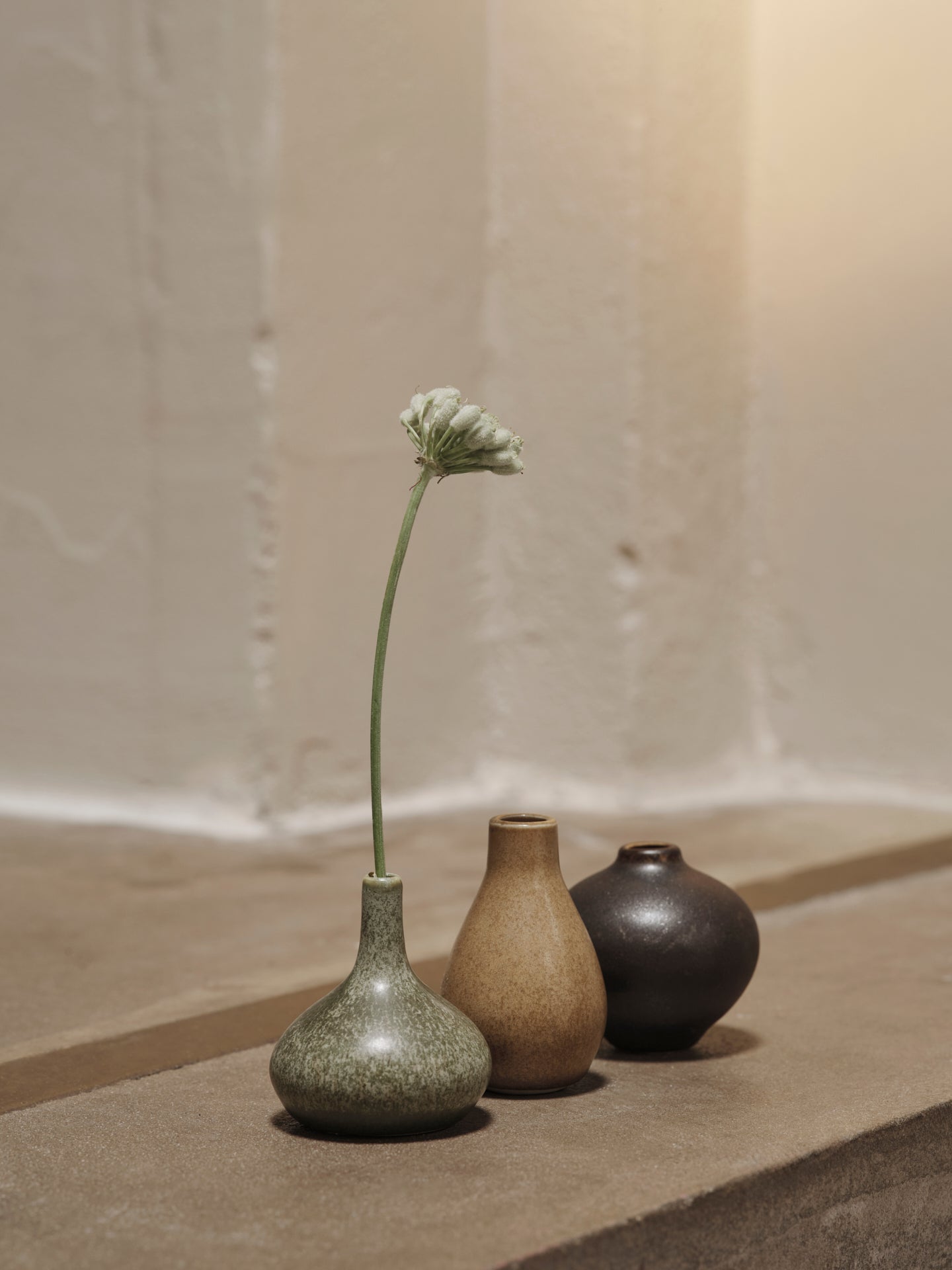 3 Mini vases en grès Calm Komo - Ferm Living