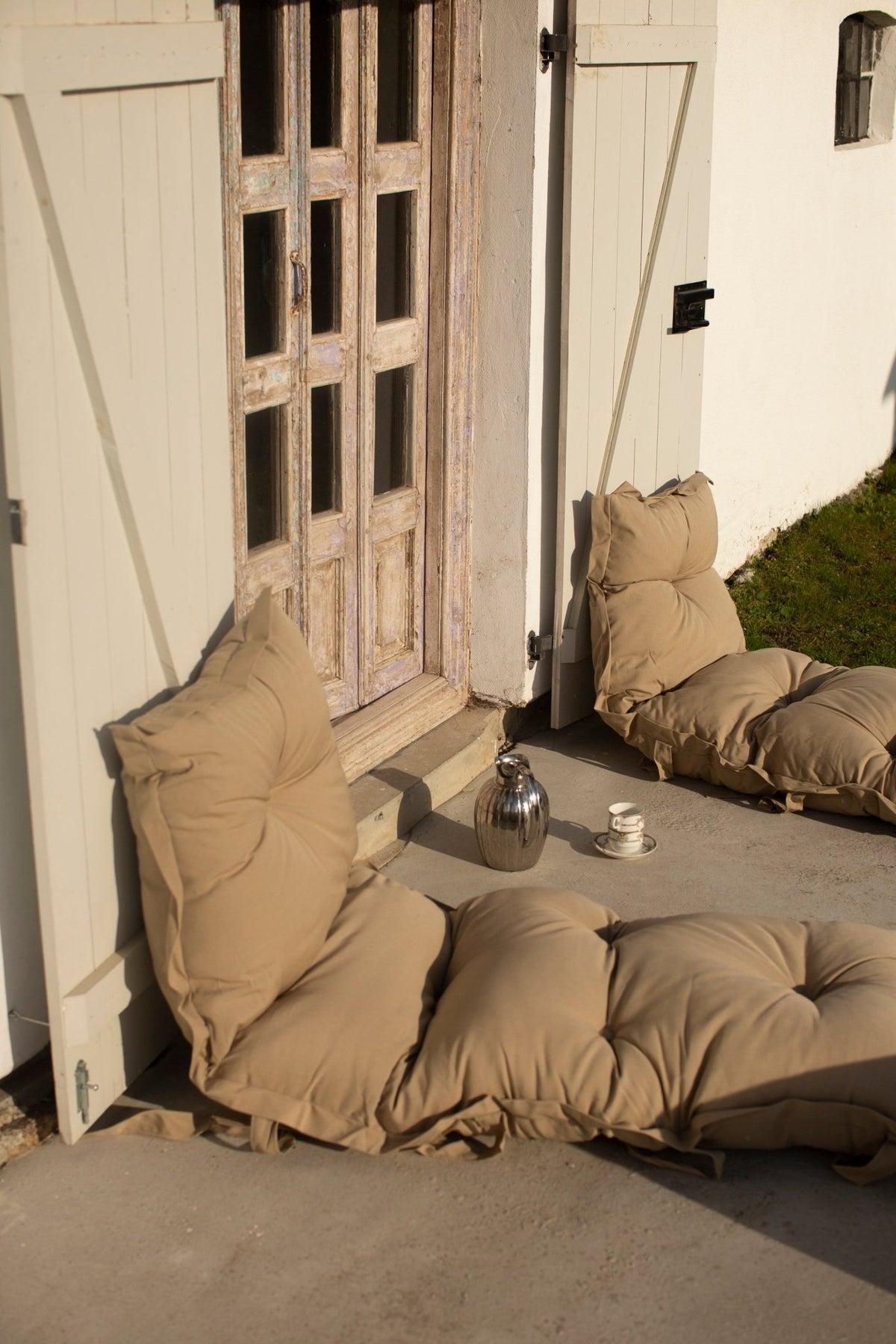 Futon d'extérieur en acrylique beige 80x135x65cm Sit and sleep - Karup Design - The Cool Republic