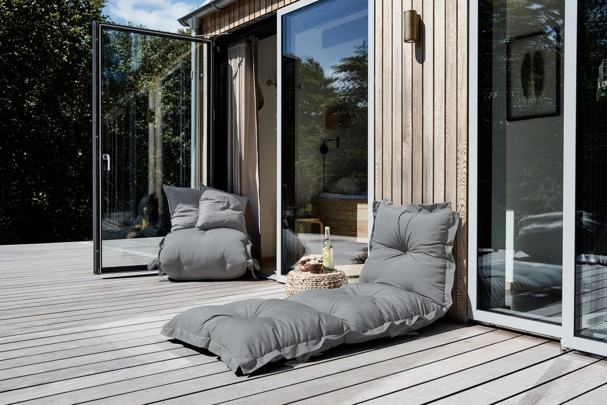 Futon d'extérieur en acrylique gris foncé 80x135x65cm Sit and sleep - Karup Design - The Cool Republic