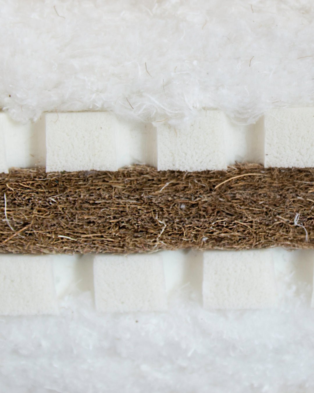Futon en coton noir mousse et fibre de coco 90x200cm sandwich - Karup Design - The Cool Republic