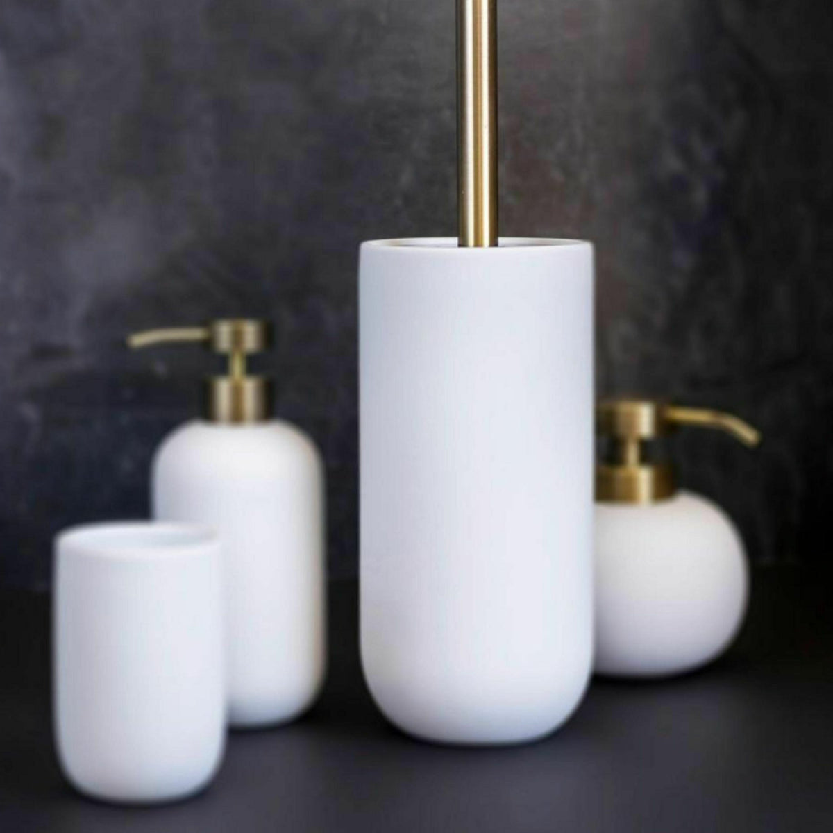 Gobelet en céramique blanche Lotus - Mette Ditmer - The Cool Republic