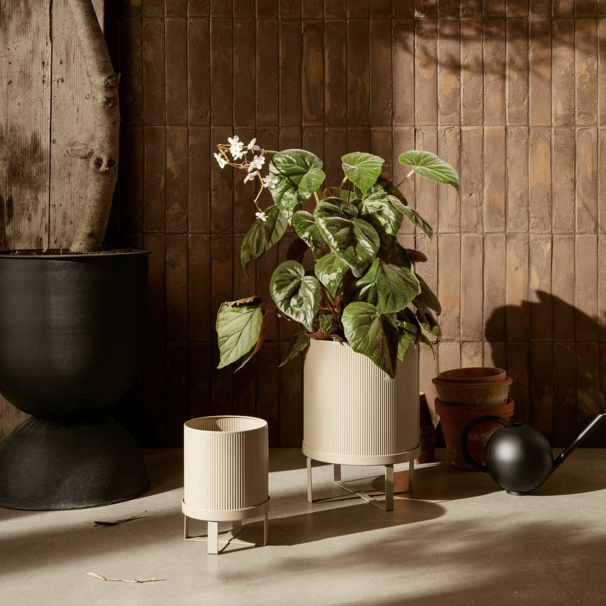 Grand cache-pot en acier beige Bau Pot - Ferm Living - The Cool Republic