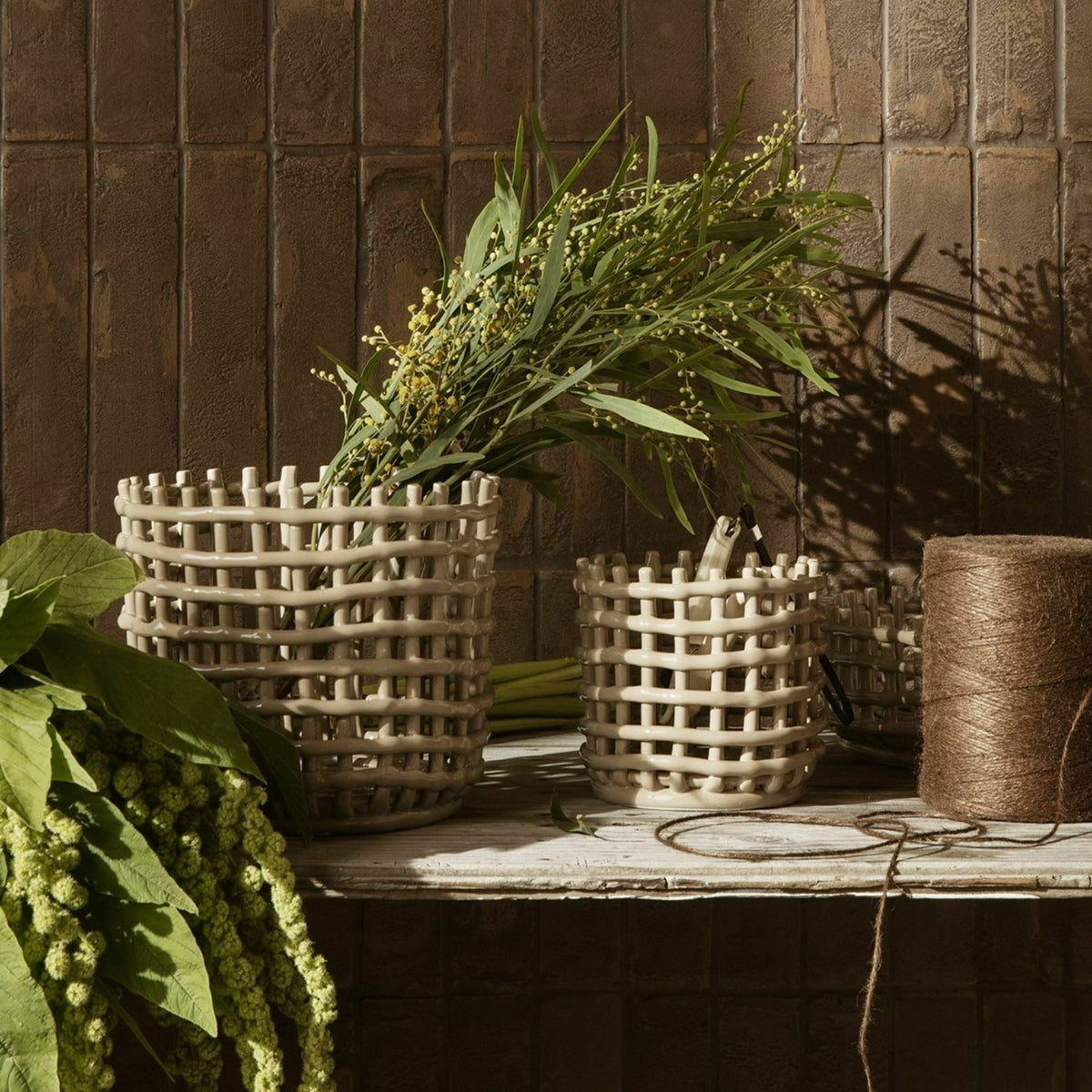 Grand panier beige en céramique - Ferm Living - The Cool Republic