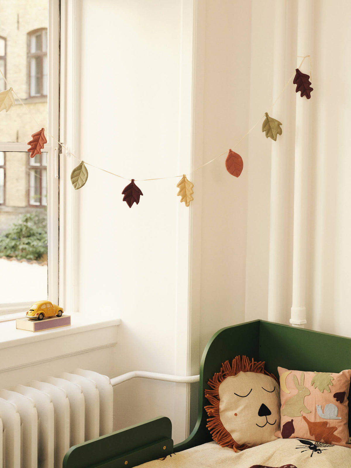 Guirlande feuilles d’automne en coton bio et tissu recyclé Leaf - Ferm Living - The Cool Republic