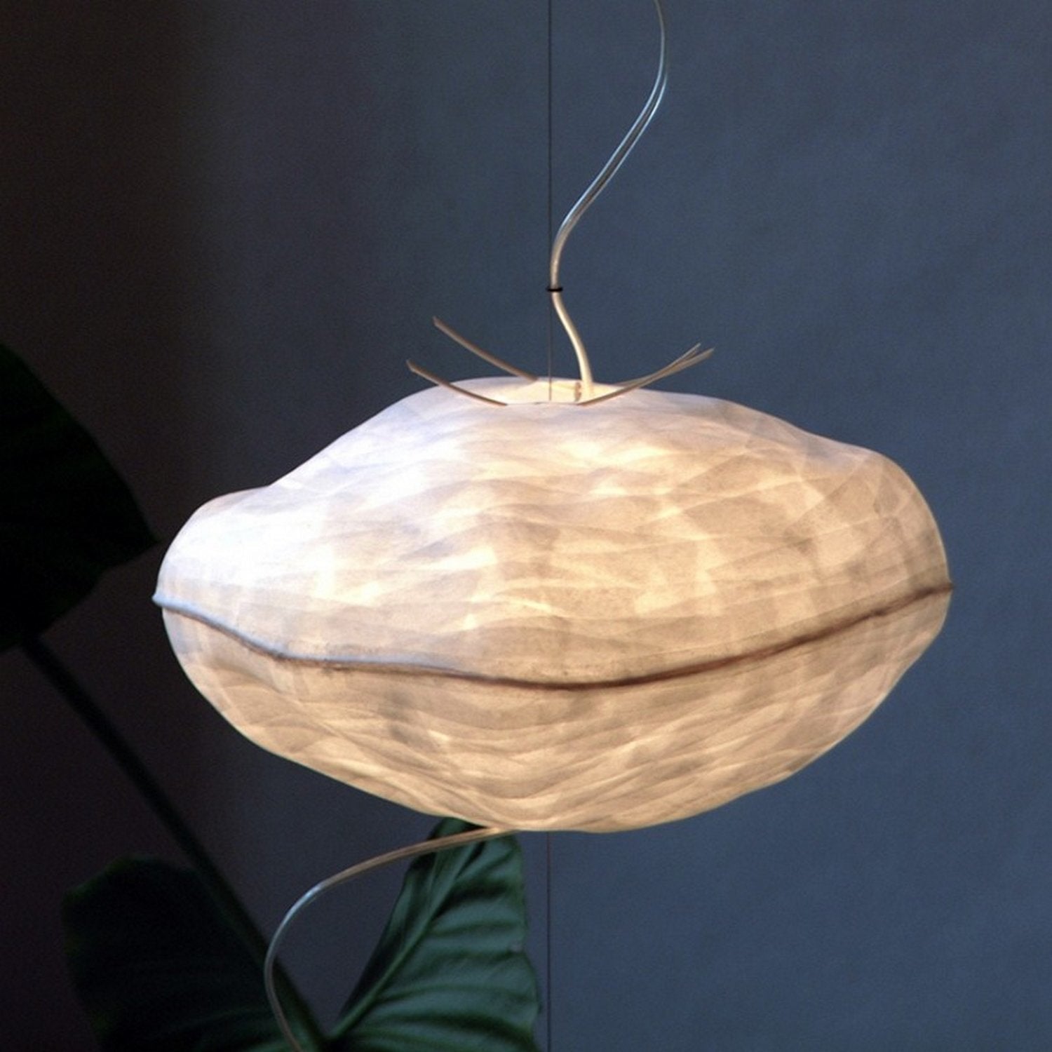 Guirlande suspendue en papier branchement plafond Points de suspension - Céline Wright - The Cool Republic
