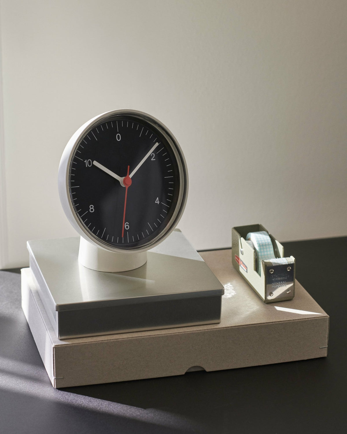 Horloge de table noire 13 cm - HAY - The Cool Republic