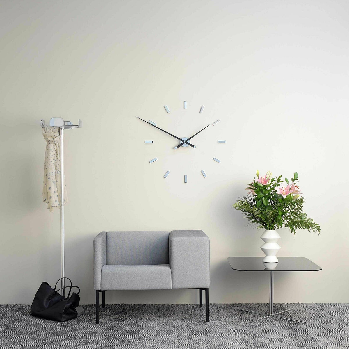 Horloge murale 12 signaux horaires aiguilles noires Tacón L - Nomon - The Cool Republic