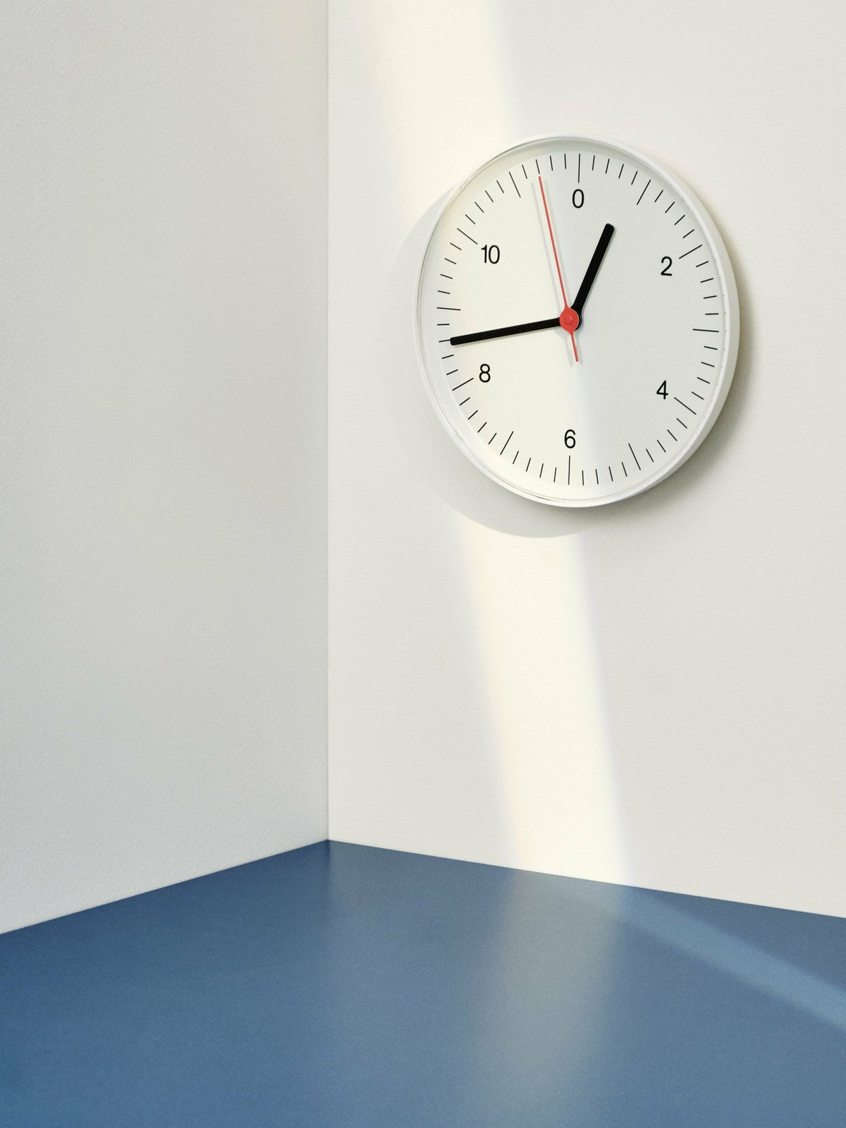 Horloge murale blanche 26 cm - HAY - The Cool Republic