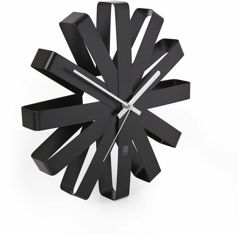 Horloge murale en acier noire Ribbon - Umbra - The Cool Republic