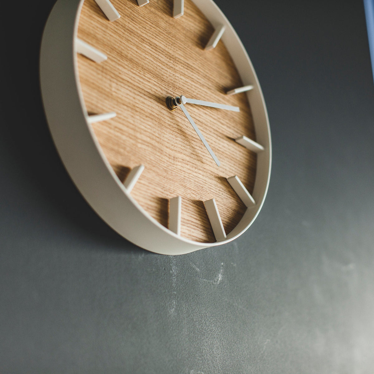 Horloge murale en bois clair Rin - Yamazaki - The Cool Republic