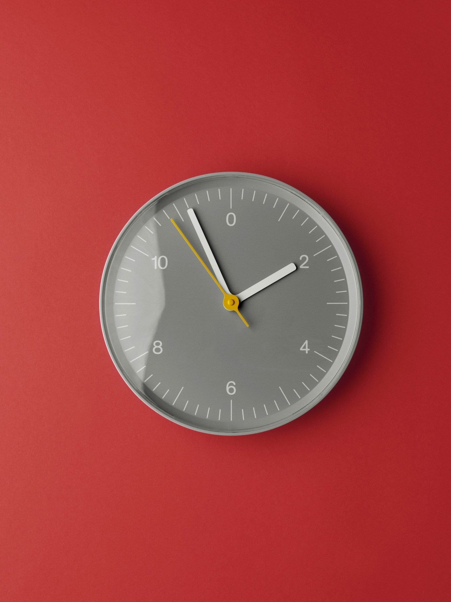 Horloge murale en métal gris 26,5cm - HAY - The Cool Republic