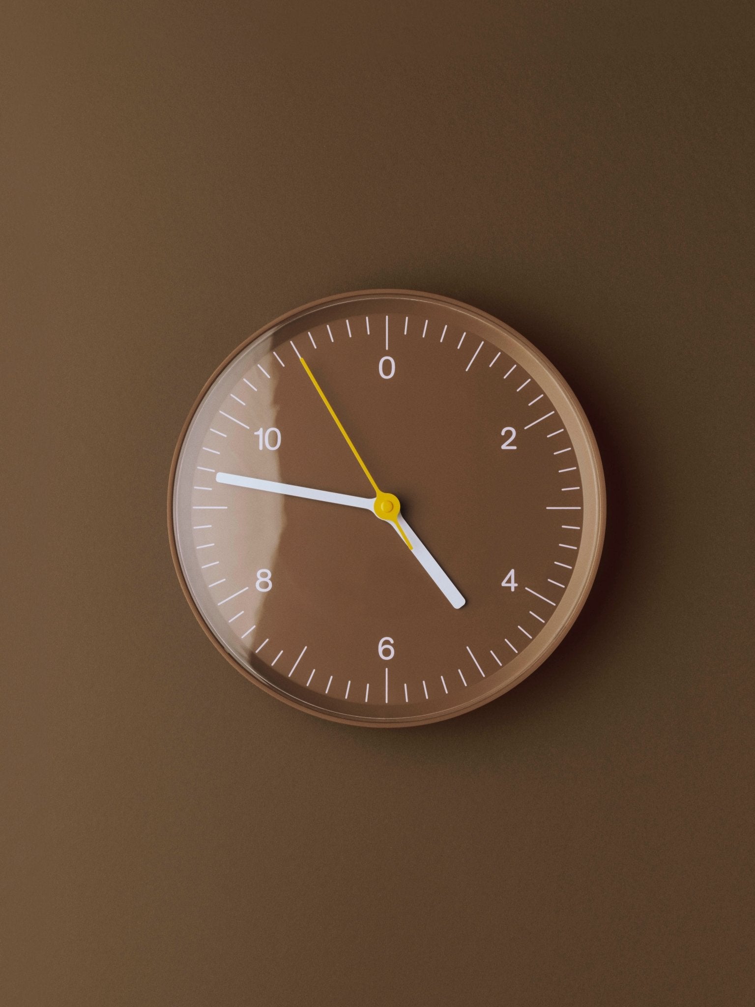 Horloge murale en métal marron 26,5cm - HAY - The Cool Republic