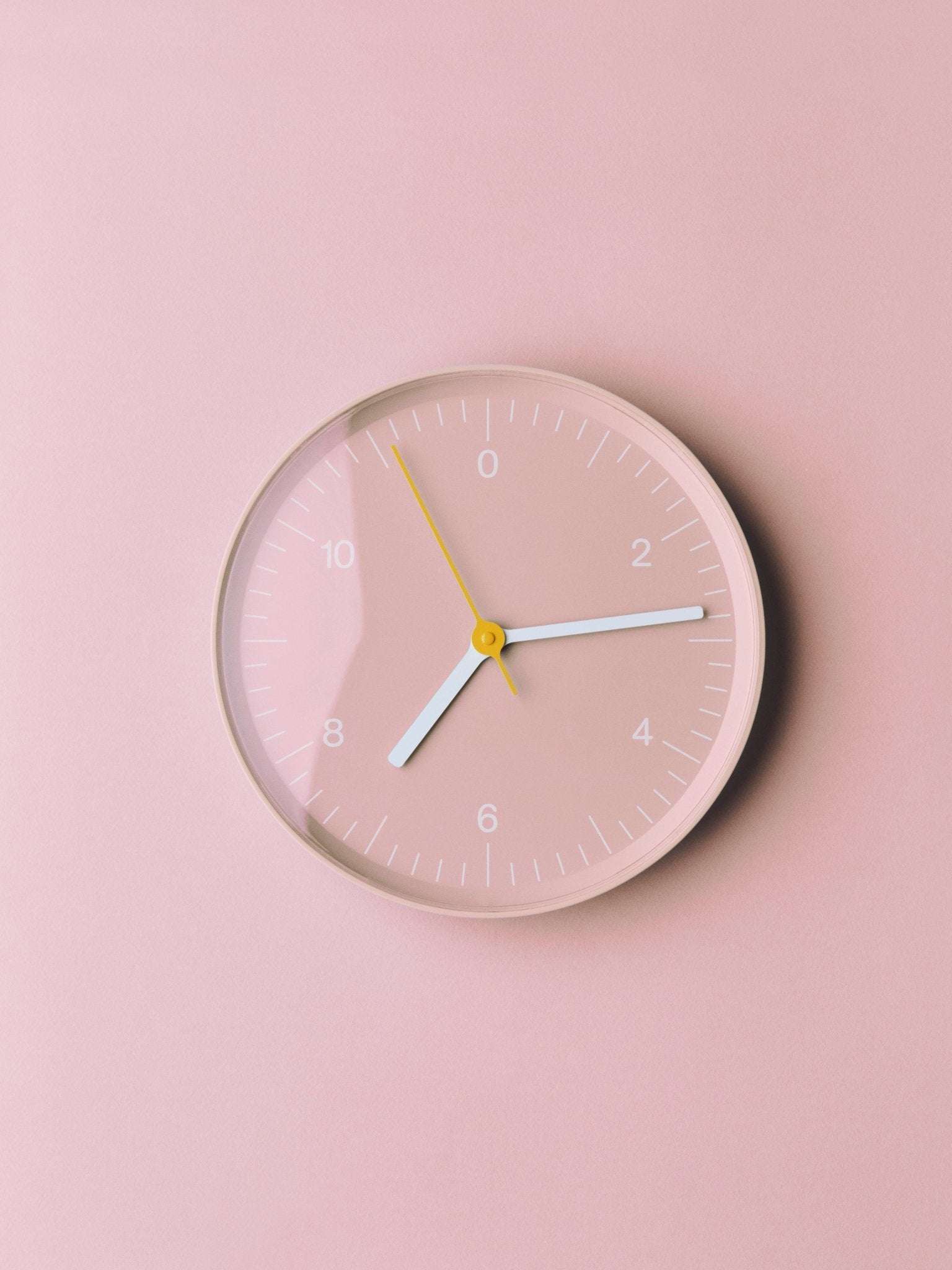 Horloge murale en métal rose 26,5cm - HAY - The Cool Republic