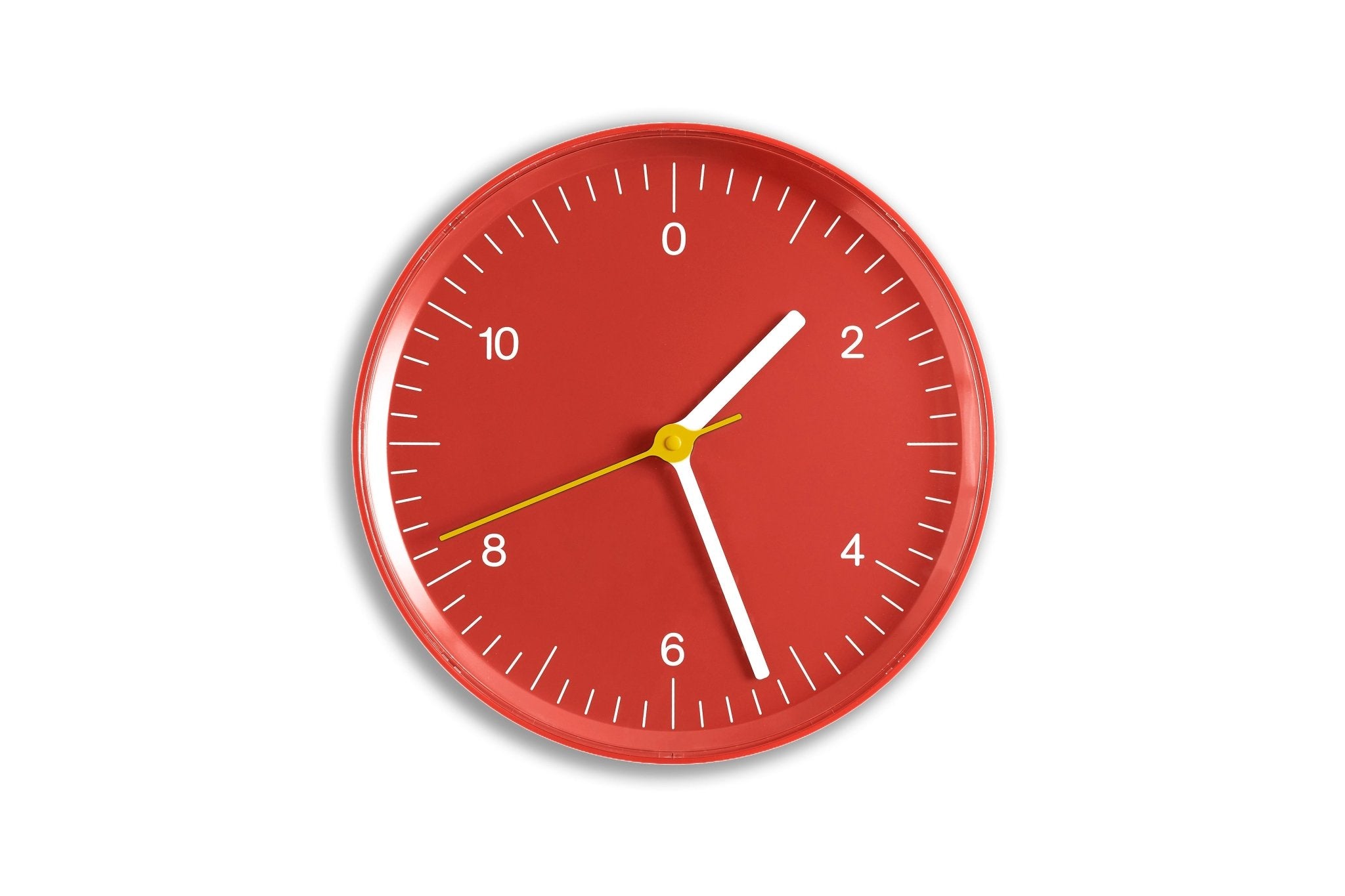 Horloge murale en métal rouge 26,5cm - HAY - The Cool Republic