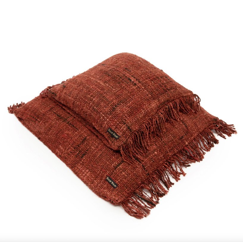 Housse de coussin 60 x 60 cm rouge cerise Oh My Gee - Bazar Bizar - The Cool Republic