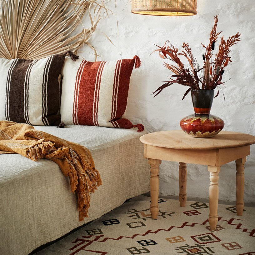 Housse de coussin blanche et marron Chenille - Madam Stoltz - The Cool Republic