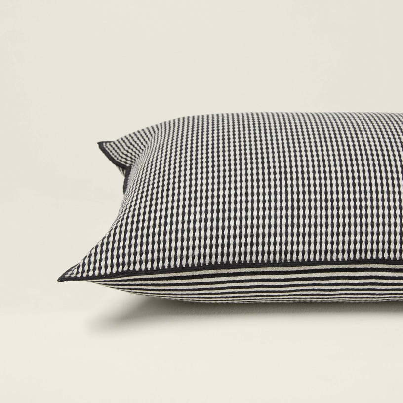 Housse De Coussin Donnie Naturel Et Noir - Madura - The Cool Republic