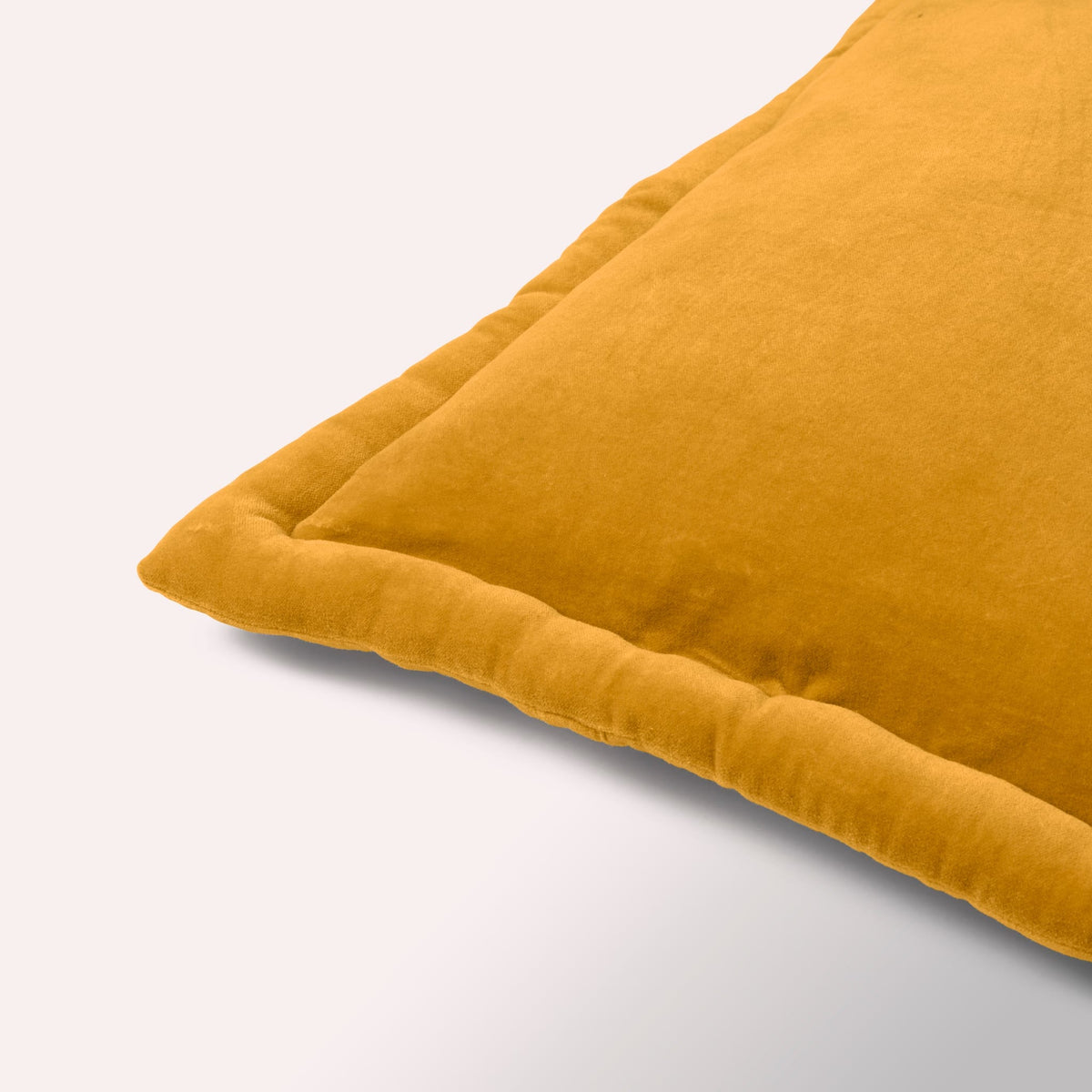 Housse de coussin en coton doré 50x50cm Viola - Broste Copenhagen — vue 7